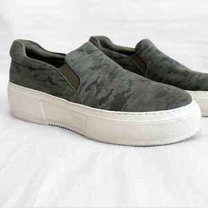 J Slides Womens 10 Olive Green Camo Platform Slip On Sneakers Casual Shoes